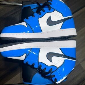 Air Jordan 1 Mid SE blue/black/white patent leather boys shoe
